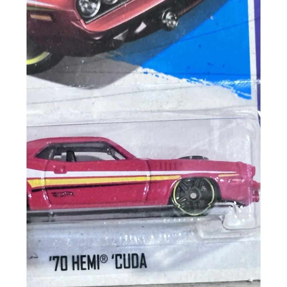 Hot Wheels 2013 1/64 Diecast HW Showroom Red 1970 Dodge Hemi Cuda Hotwheels H82